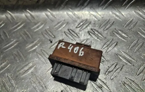 Peugeot 406 Fuel pump relay 240107