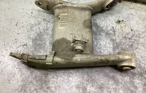 BMW 5 E39 Rear upper control arm/wishbone 530964674 333210940812