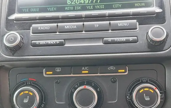 Volkswagen Transporter - Caravelle T5 Climate control unit 7E5907047BF 5HB01025981