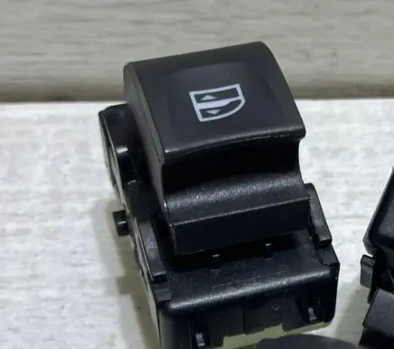 Dacia Sandero III Quarter vent window switch 254118439R