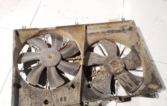 Suzuki Grand Vitara II Radiator cooling fan shroud