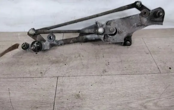 Mazda 3 I Front wiper linkage and motor
