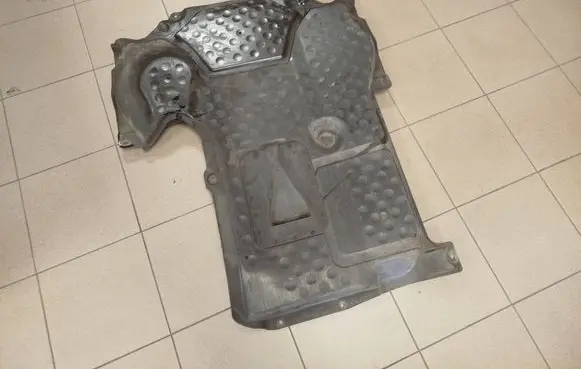 Mercedes-Benz E W212 Engine splash shield/under tray A2125206523 A2125201723
