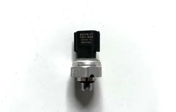 Nissan Juke I F15 Air conditioning (A/C) pressure sensor 92CP811