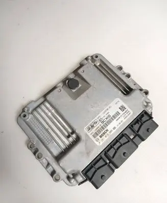 Ford Focus Engine control unit/module 9M5112A650BG 0281015608