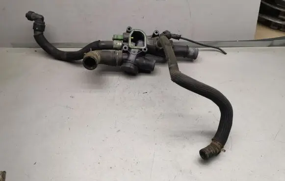 Peugeot 307 CC Thermostat/thermostat housing 9656182980