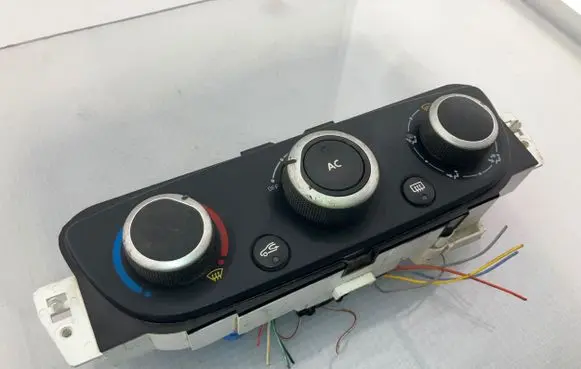 Renault Megane III Climate control unit E1072183A 130629110045