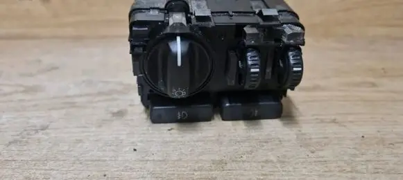 Volvo XC90 Light switch 8685452