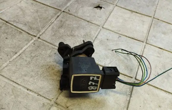 Mercedes-Benz Vaneo W414 Throttle position sensor A0135427717