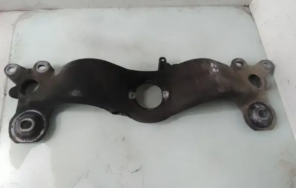 Audi A4 S4 B7 8E 8H Gearbox mounting bracket 