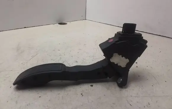 Toyota Avensis T270 Accelerator throttle pedal 7811002020