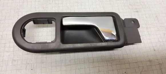 Volkswagen PASSAT B5.5 Front door interior handle 3B1837113