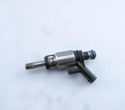 Audi A4 S4 B8 8K Fuel injector 06L906036C