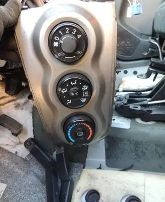 Toyota Yaris Dash center air vent grill