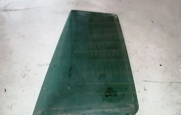Rear vent window glass