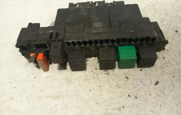 Mercedes-Benz S W220 Fuse module A0325458332 05045126