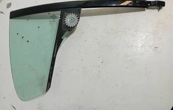 BMW 6 F06 Gran coupe Rear vent window glass 43R001026 E000184