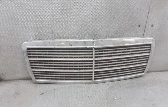 Mercedes-Benz C W202 Front bumper upper radiator grill