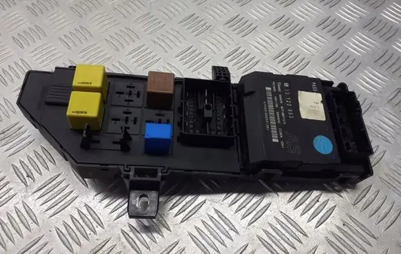 Opel Vectra C Central body control module 13120953