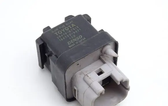 Toyota Yaris Glow plug pre-heat relay 2861067010 1567000671