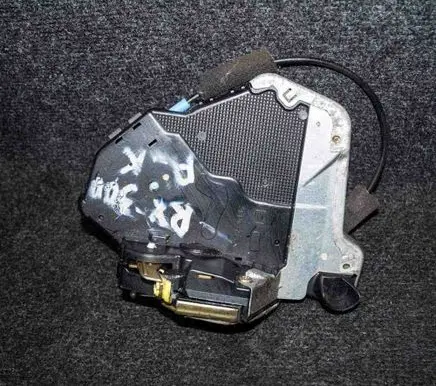 Lexus RX 330 - 350 - 400H Coupe door lock (next to the handle) Y43F09