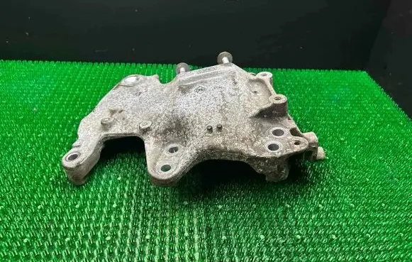 Peugeot 407 Engine mounting bracket 112313054R