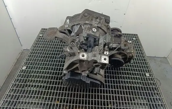 Volkswagen Golf V Manual 5 speed gearbox JCR