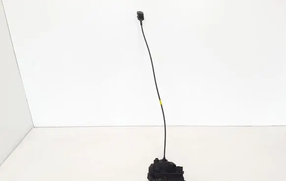 Renault Kangoo II Front door lock 8200497604