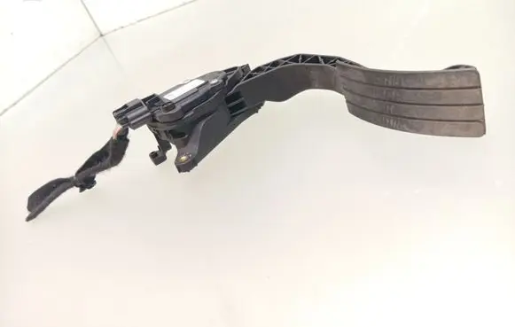 Dacia Sandero II Accelerator throttle pedal 180022703R