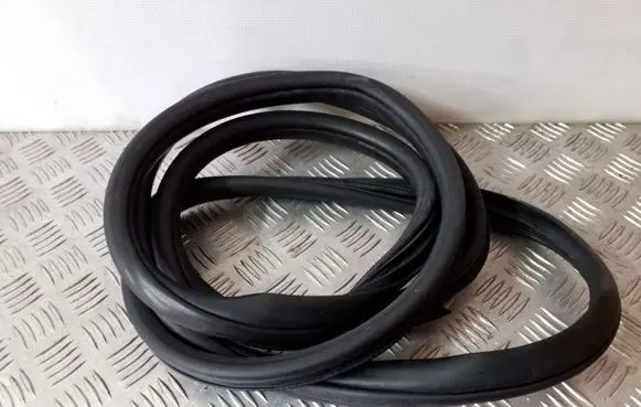 KIA Sorento Rear door rubber seal (on body) 