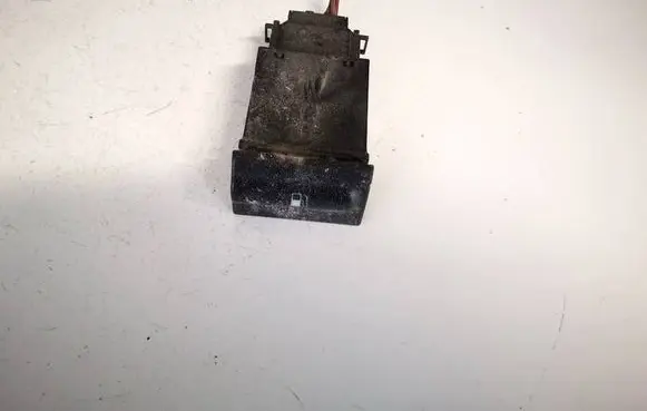 Skoda Octavia Mk1 (1U) Fuel tank opening switch 1u0959833c