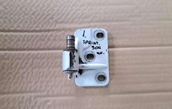 Mercedes-Benz Sprinter W906 Front door lower hinge 
