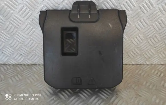 Ford Focus Battery box tray AM5110A659AC