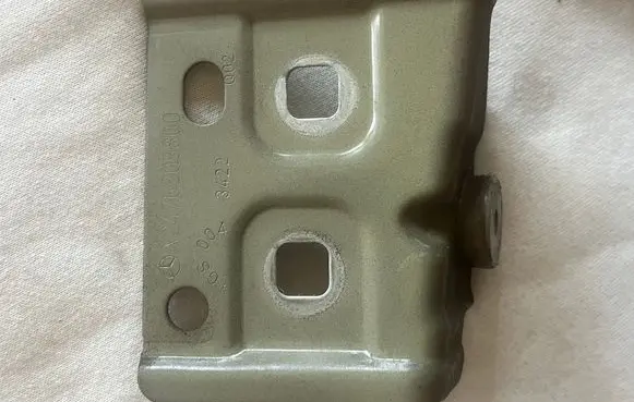 Mercedes-Benz EQB Fender mounting bracket A2476205800
