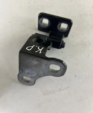 Land Rover Range Rover L322 Front door upper hinge 70254459
