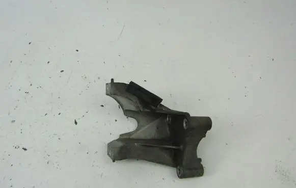 Peugeot 307 Engine mounting bracket 