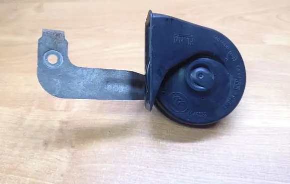 Volvo V50 Horn signal A046522