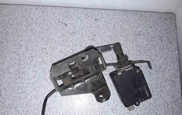 BMW 5 E39 Tailgate window lock/catch/latch 8238469 8384069