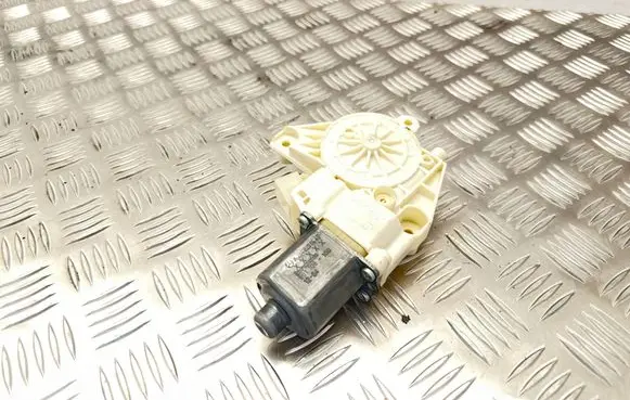 Mercedes-Benz C W204 Rear door window regulator motor A2048200642 961108100