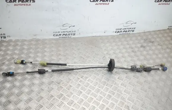 Opel Insignia A Gear shift cable linkage 55560991