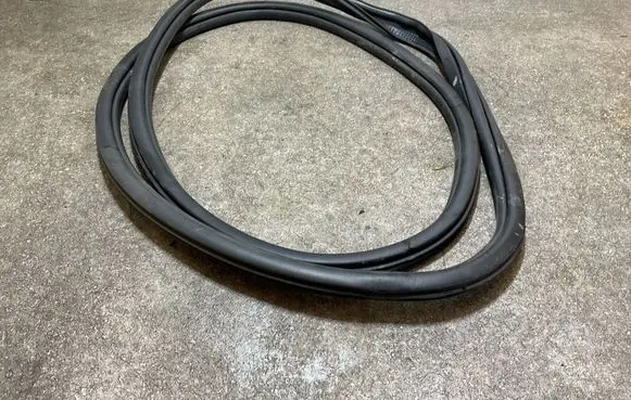 Volvo EX30 Rear door rubber seal (on body) 