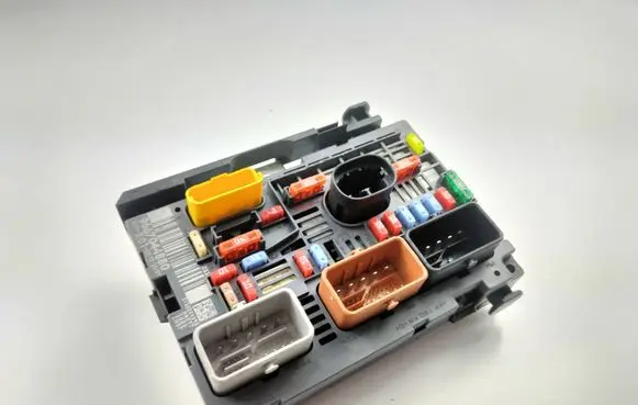Citroen C4 Grand Picasso Fuse module 9667044880