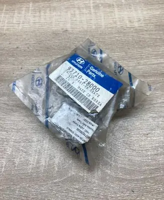 Hyundai Elantra Windscreen/window heater switch 9371028000