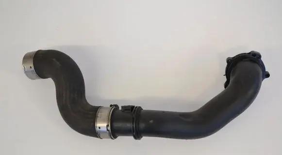Volkswagen PASSAT B6 Intercooler hose/pipe 