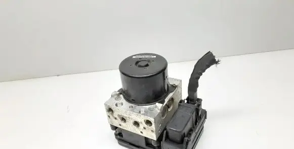 Volvo V70 ABS Pump 30681619