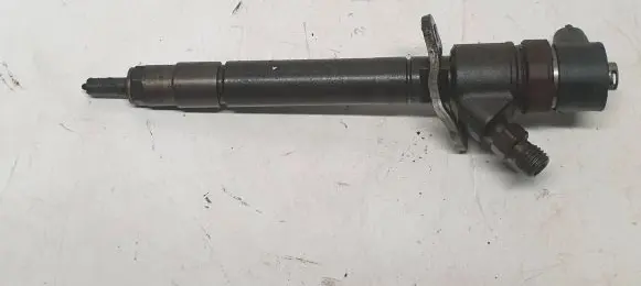 Volvo XC70 Fuel injector 30777526