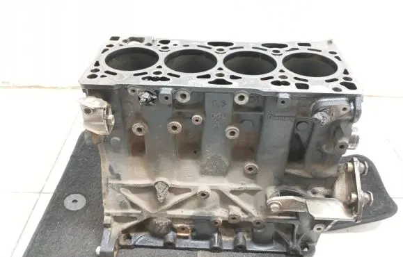 Volkswagen Golf VII Engine block 04l023a Clha