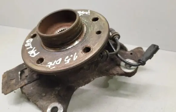Front wheel hub spindle knuckle