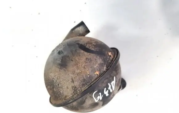 Vacuum air tank