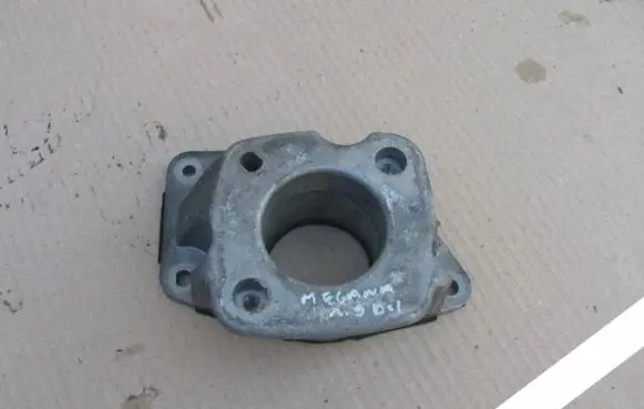 Renault Megane II Other engine bay part